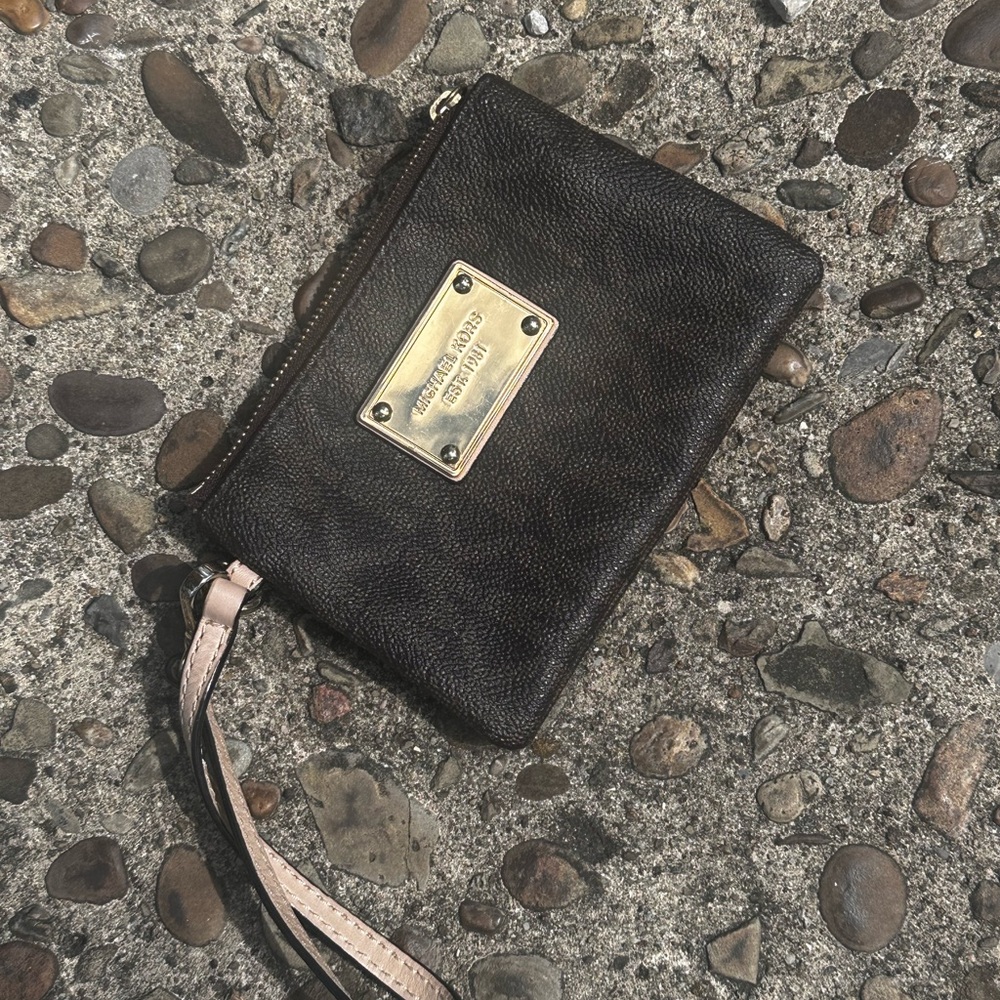 Michael kors wristlet